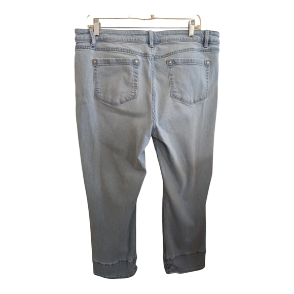 J Jill Authentic Fit Cropped Light Wash Raw Hem Capris Size 36 Waist Stretch - Picture 2 of 7